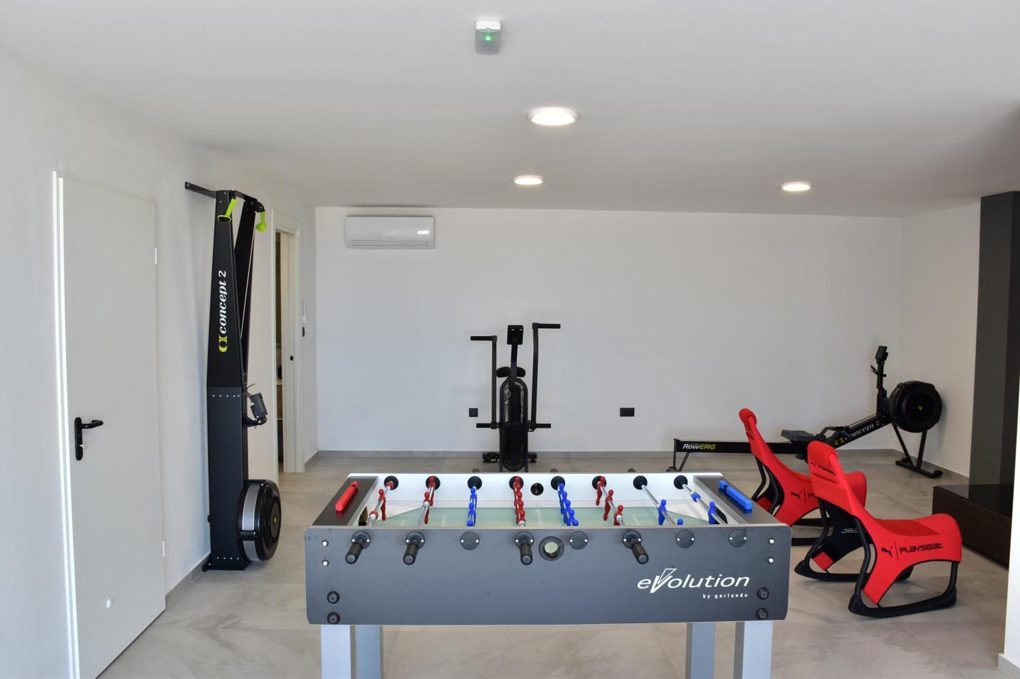 Spectacular X With Heated Pool Overlooking Split And Sea *